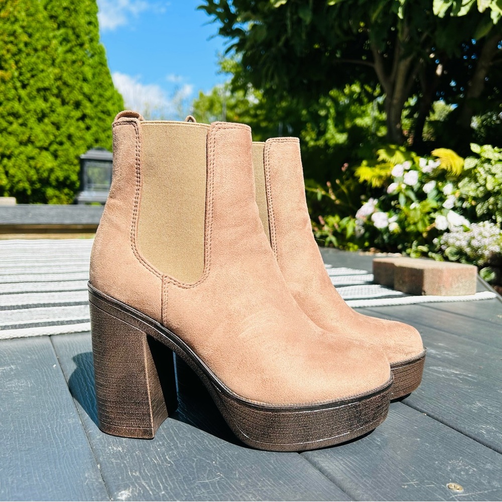 Tan Koi Couture Ankle Platform Boots | Size 6